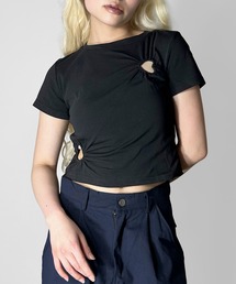 【キュートな肌見せ】ハートフレームクロップドTシャツ / ハート柄 ハートロゴ クロップド 半袖 チビT カットアウト シャーリング ギャザー タイト 海外ガール Y2K ストリート ショート 春服 夏服 白 黒 ホワイト ブラック グレー
