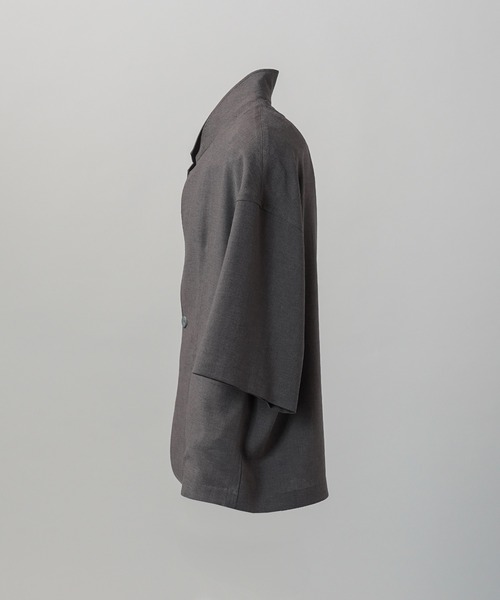 MAISON SPECIAL(メゾンスペシャル)の「《UNISEX》Linen Mix Slab Standout Lapel Prime-Over Cropped-sleeve Shirt Jacket/リネンミックススラブスタンドアウトラペルプライムオーバークロップドスリーブシャツジャケット【MAISON SPECIAL/メゾンスペシャル】■セットアップ対応■(シャツ/ブラウス・メンズ・ブラック/チャコールグレー/グレイッシュベージュ・2/1/0)」の19枚目の写真