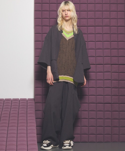 MAISON SPECIAL(メゾンスペシャル)の「《UNISEX》Linen Mix Slab Standout Lapel Prime-Over Cropped-sleeve Shirt Jacket/リネンミックススラブスタンドアウトラペルプライムオーバークロップドスリーブシャツジャケット【MAISON SPECIAL/メゾンスペシャル】■セットアップ対応■(シャツ/ブラウス・メンズ・ブラック/チャコールグレー/グレイッシュベージュ・2/1/0)」の6枚目の写真