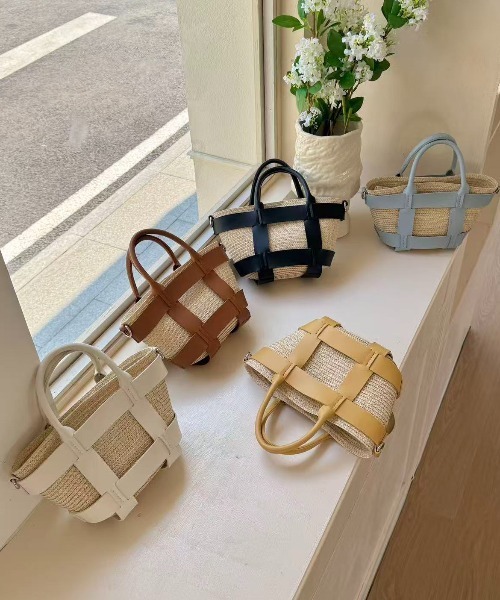 FINEnough(ファインナフ)の「ポーチ付きコンパクトトートバッグ(ショルダーバッグ・レディース・イエロー/ブルー/ブラック/ブラウン/ホワイト・FREE)」の7枚目の写真