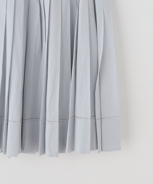 LOW CLASSIC（ロウ　クラシック）の「【LOW CLASSIC/ロウ クラシック】 PLEATED MIDI SKIRT（スカート・レディース・ブルー・MEDIUM）」の3枚目の写真