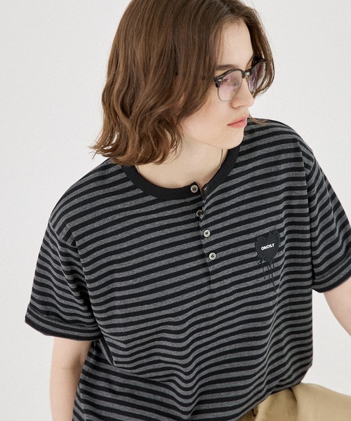 ONCILY(オンシェリー)の「ASSORT HEART LOGO HENLEY TEE / アソートハートロゴヘンリーTシャツ(Tシャツ/カットソー・メンズ・レッド/グレー/ブラック/ピンク/ブラック系その他・SMALL/LARGE/MEDIUM)」の9枚目の写真