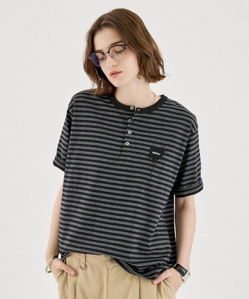 ONCILY(オンシェリー)の「ASSORT HEART LOGO HENLEY TEE / アソートハートロゴヘンリーTシャツ(Tシャツ/カットソー・メンズ・レッド/グレー/ブラック/ピンク/ブラック系その他・SMALL/LARGE/MEDIUM)」の6枚目の写真