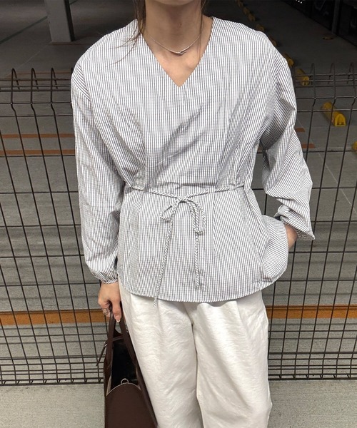 ISOOK(アイスー)の「ウエストリボンVネックチェックブラウス(chiica select) / チュニック 長袖 ペプラム シャツ(シャツ/ブラウス・レディース・ホワイト・FREE)」の1枚目の写真