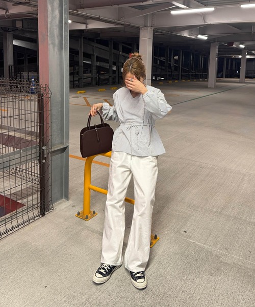 ISOOK(アイスー)の「ウエストリボンVネックチェックブラウス(chiica select) / チュニック 長袖 ペプラム シャツ(シャツ/ブラウス・レディース・ホワイト・FREE)」の3枚目の写真