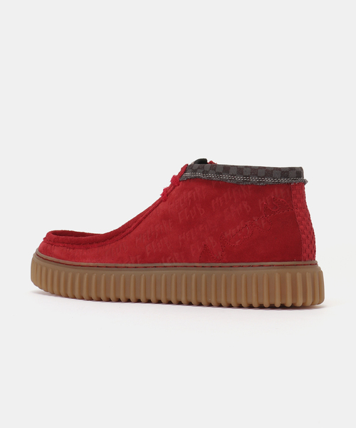 Clarks(クラークス)の「Clarks × STRANGER THINGS Torhill Hi ST 26184649(ブーツ・メンズ・レッド・70/80/85)」の3枚目の写真