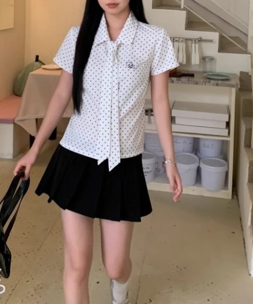SHEPP(シープ)の「ドット柄 ボウタイブラウス ワンポイントロゴ付きシャツ(シャツ/ブラウス・レディース・ホワイト・M/S)」の8枚目の写真