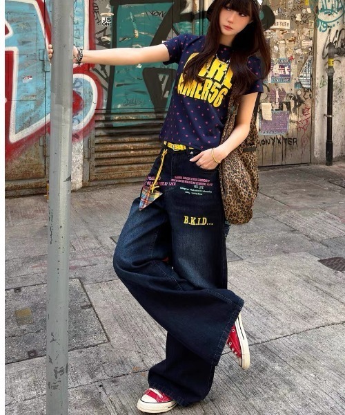 ViViDAY(ビビデー)の「フロント英字ロゴ 星柄ショートtシャツ(Tシャツ/カットソー・レディース・ホワイト/ネイビー/イエロー/ダークネイビー・M)」の16枚目の写真
