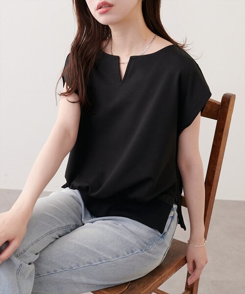 natural couture（ナチュラルクチュール）の「きれいめポンチキーネックTOPS（Tシャツ/カットソー・レディース・サックスブルー/ピンク/ブラック/オフホワイト・FREE）」の2枚目の写真
