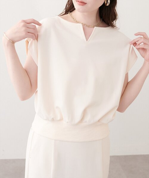 natural couture（ナチュラルクチュール）の「きれいめポンチキーネックTOPS（Tシャツ/カットソー・レディース・サックスブルー/ピンク/ブラック/オフホワイト・FREE）」の5枚目の写真