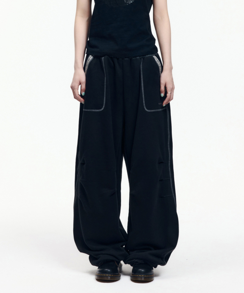 AAKAM(アーカム)の「Knee Pin-Tuck Ethnic Sweatpants (Black)(スウェットパンツ・レディース・その他・1/2)」の1枚目の写真