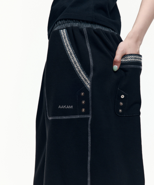 AAKAM(アーカム)の「Knee Pin-Tuck Ethnic Sweatpants (Black)(スウェットパンツ・レディース・その他・1/2)」の16枚目の写真