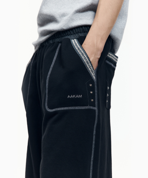 AAKAM(アーカム)の「Knee Pin-Tuck Ethnic Sweatpants (Black)(スウェットパンツ・レディース・その他・1/2)」の12枚目の写真