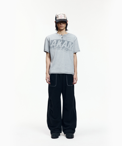 AAKAM(アーカム)の「Knee Pin-Tuck Ethnic Sweatpants (Black)(スウェットパンツ・レディース・その他・1/2)」の2枚目の写真