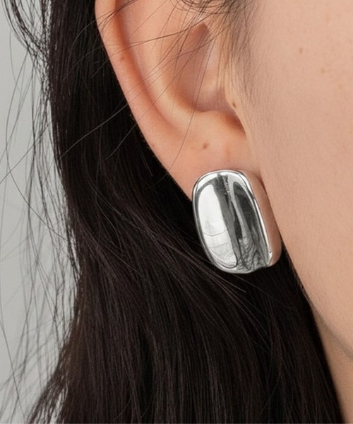 yu-ka(ユーカ)の「YU-KA:スクエアプレート ボリュームイヤリング Square Plate Volume Earrings(イヤリング・レディース・シルバー/ゴールド・FREE)」の1枚目の写真