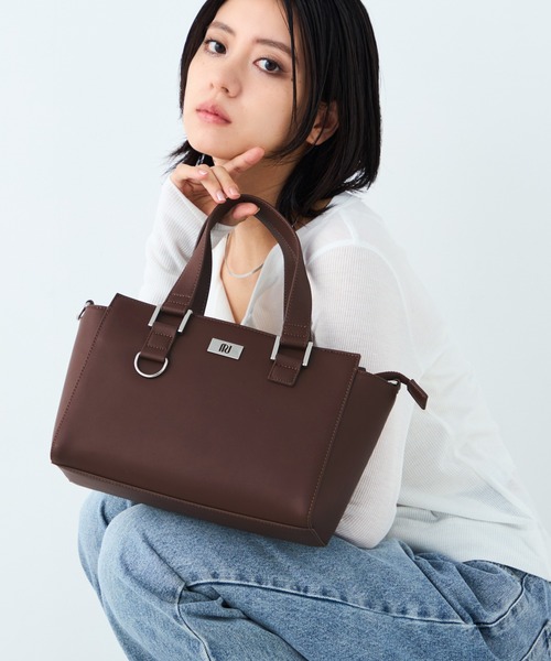 MURUA(ムルーア)の「MURUA(ムルーア)2WAYハンドバッグ MR-B1454 ロゴプレート(ハンドバッグ・レディース・ブラウン/ブラック/ネイビー・FREE)」の2枚目の写真