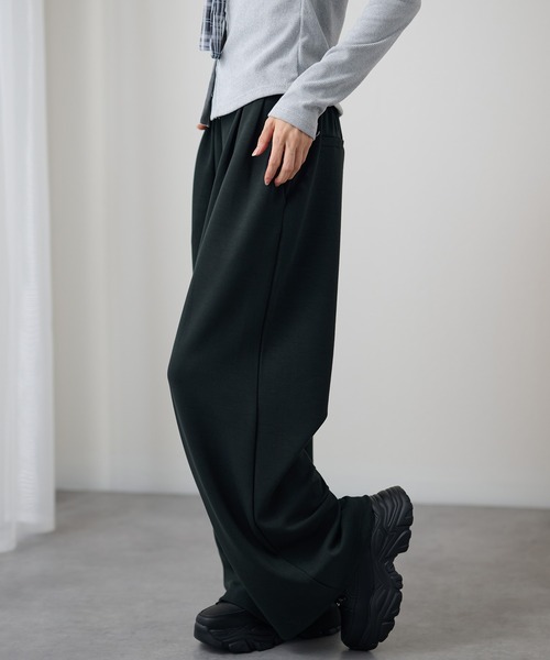 DAYRA(デイラ)の「ダブルタック ストレッチ ベルトループ付き ワイド パンツ(Tシャツ/カットソー・レディース・ダークグレー/ネイビー/ブラック・160/165/155)」の4枚目の写真