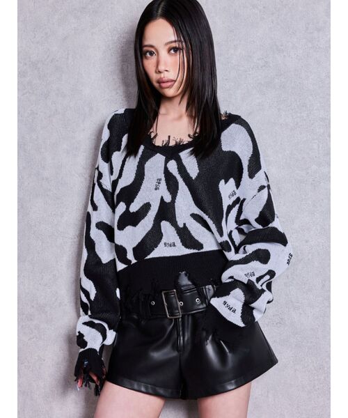 GYDA(ジェイダ)の「Vネックグラインダーニットトップス(ニット/セーター・レディース・ベージュ/その他1/その他2/ブラック・FREE)」の19枚目の写真