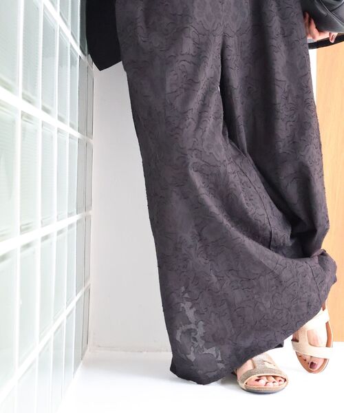 le.coeur blanc(ルクールブラン)の「ジャガードフレアスリットパンツ(その他パンツ・レディース・ブラック/ブラウン・38)」の17枚目の写真