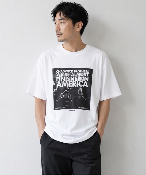 ARTCHIVES MALIBU(アートカイブス マリブ)の「【 Chadwick Products / チャドウィック プロダクツ 】WE'RE ALMOST FINISHED IN AMERICA TEE(Tシャツ/カットソー・メンズ・ホワイト/チャコールグレー・S/M/L/XL)」の1枚目の写真
