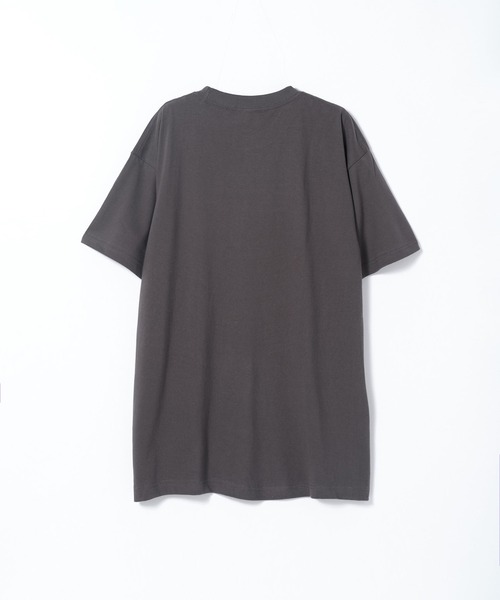 ARTCHIVES MALIBU(アートカイブス マリブ)の「【 Chadwick Products / チャドウィック プロダクツ 】WE'RE ALMOST FINISHED IN AMERICA TEE(Tシャツ/カットソー・メンズ・ホワイト/チャコールグレー・S/M/L/XL)」の6枚目の写真