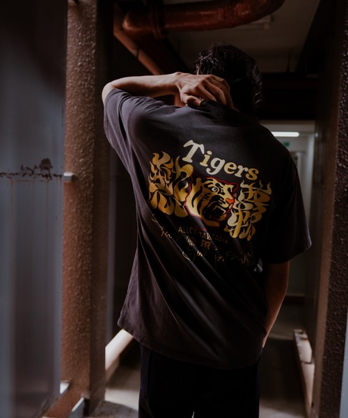 ROOPTOKYO（ループトウキョウ）の「AYT×阪神タイガース 熱覇 プリントデザイン グラフィック クルーネックTシャツ 半袖 メンズ 野球 ベースボール 2026年夏 夏服（Tシャツ/カットソー・メンズ・ワンウォッシュ・M/L/XL）」の5枚目の写真