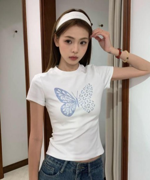 AVYL(アヴィル)の「バタフライグラフィックプリントコンパクトチビTシャツ(Tシャツ/カットソー・レディース・ホワイト・M)」の5枚目の写真
