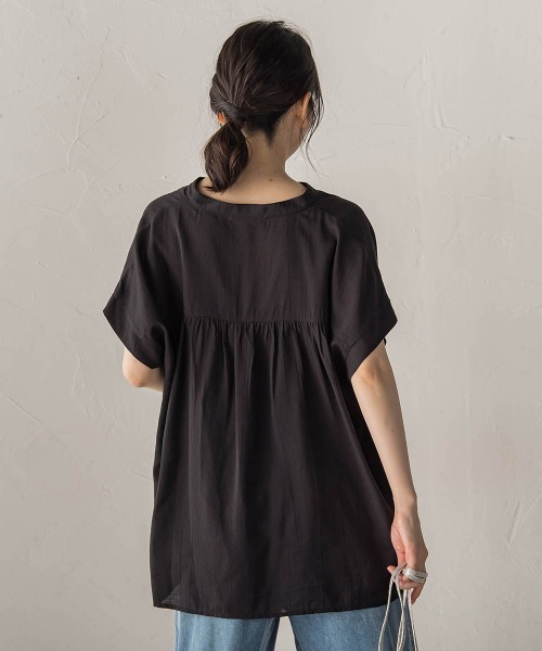 Droite lautreamont(ドロワットロートレアモン)の「【WEB限定】キーネックレース切替ブラウス(シャツ/ブラウス・レディース・ボルドー/ベージュ/ブラック・M)」の8枚目の写真