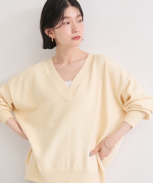 le cercle ADAM ET ROPE'(ルセルクルアダムエロペ)の「【WEB限定】深Vニットプルオーバー/ふんわり・モチモチ(ニット/セーター・レディース・ブラック/グレー/オフホワイト・FREE)」の22枚目の写真