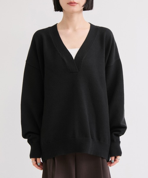 le cercle ADAM ET ROPE'(ルセルクルアダムエロペ)の「【WEB限定】深Vニットプルオーバー/ふんわり・モチモチ(ニット/セーター・レディース・ブラック/グレー/オフホワイト・FREE)」の19枚目の写真