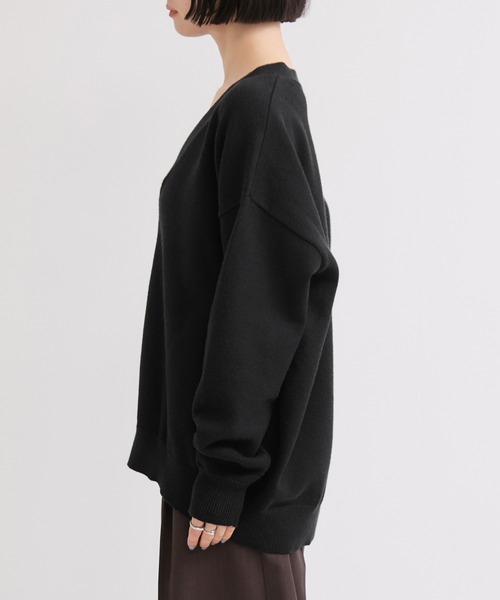 le cercle ADAM ET ROPE'(ルセルクルアダムエロペ)の「【WEB限定】深Vニットプルオーバー/ふんわり・モチモチ(ニット/セーター・レディース・ブラック/グレー/オフホワイト・FREE)」の18枚目の写真