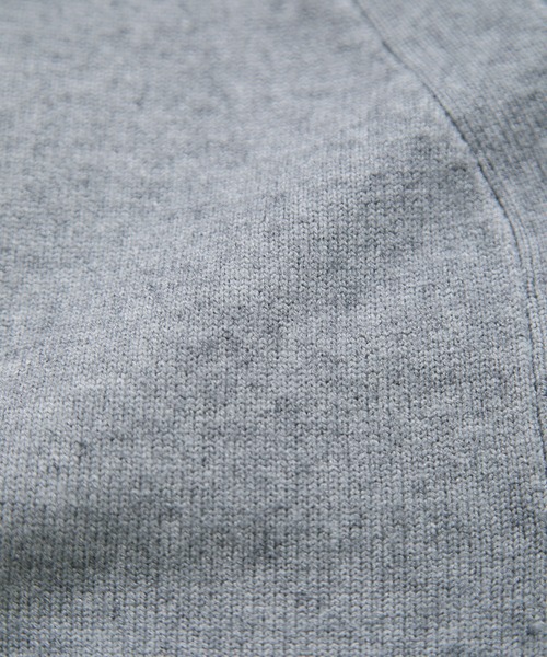 le cercle ADAM ET ROPE'(ルセルクルアダムエロペ)の「【WEB限定】深Vニットプルオーバー/ふんわり・モチモチ(ニット/セーター・レディース・ブラック/グレー/オフホワイト・FREE)」の10枚目の写真