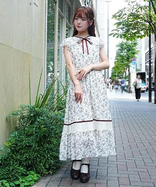 axes femme(アクシーズファム)の「カットワーク花柄ワンピース(ワンピース・レディース・キナリ/ブラック・FREE)」の12枚目の写真