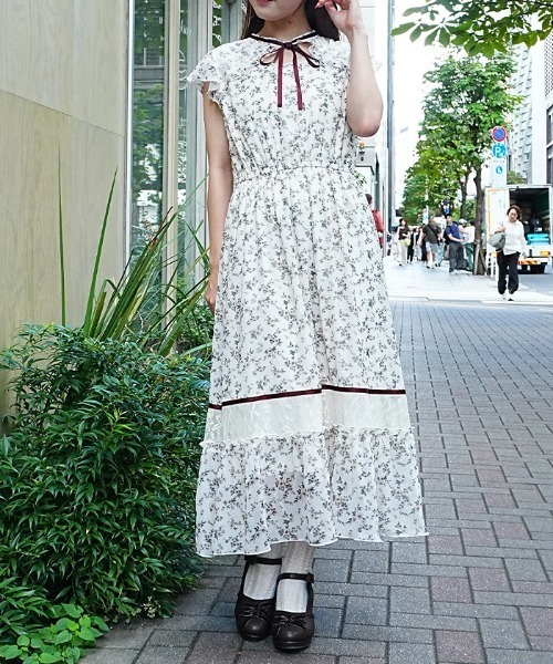 axes femme(アクシーズファム)の「カットワーク花柄ワンピース(ワンピース・レディース・キナリ/ブラック・FREE)」の3枚目の写真