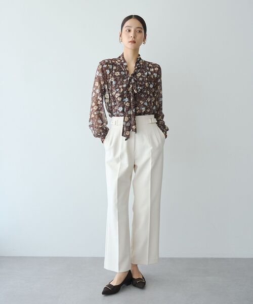 YECCA VECCA(イェッカヴェッカ)の「サイドベルテッドハイウエストパンツ(その他パンツ・レディース・ピンクベージュ/ブラック/アイボリー・M-L/M/S)」の4枚目の写真