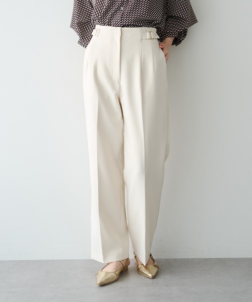 YECCA VECCA(イェッカヴェッカ)の「サイドベルテッドハイウエストパンツ(その他パンツ・レディース・ピンクベージュ/ブラック/アイボリー・M-L/M/S)」の2枚目の写真