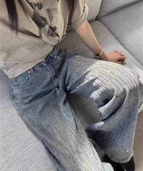 HAILY（ヘイリー）の「キラキララインストーンワイドデニムパンツ（デニムパンツ・レディース・ブルー・S/M/L）」の2枚目の写真