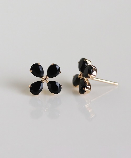 cui-cui（キュイキュイ）の「オニキス フラワー ピアス | K10YG 【WEB限定】（ピアス（両耳用）・レディース・イエローゴールド・FREE）」の2枚目の写真