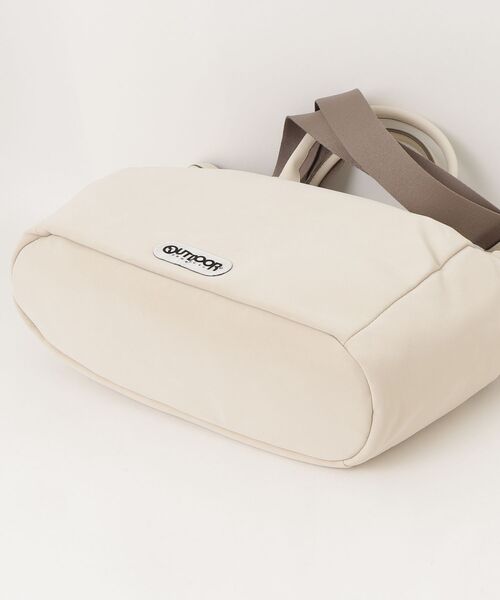 fredy emue（フレディエミュ）の「OUTDOOR PRODUCTS　バケットベルトトート（ショルダーバッグ・レディース・ブラック/アイボリー・FREE）」の4枚目の写真
