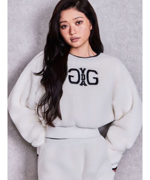 GYDA(ジェイダ)の「Symmetry GYDAフェイクファーショートトップス(Tシャツ/カットソー・レディース・ベージュ/オフホワイト/ブラック/その他1・FREE)」の2枚目の写真