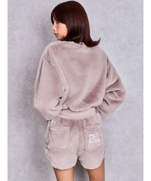 GYDA(ジェイダ)の「Symmetry GYDAフェイクファーショートトップス(Tシャツ/カットソー・レディース・ベージュ/オフホワイト/ブラック/その他1・FREE)」の16枚目の写真