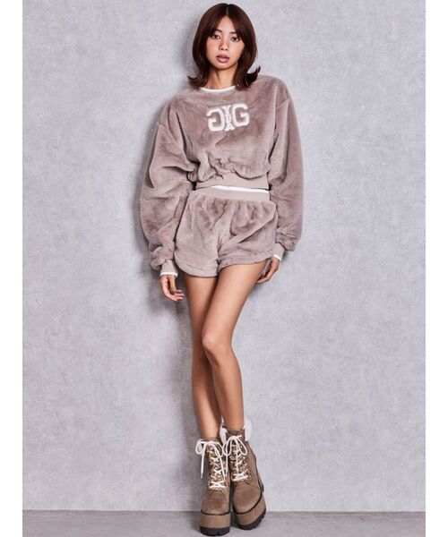 GYDA(ジェイダ)の「Symmetry GYDAフェイクファーショートトップス(Tシャツ/カットソー・レディース・ベージュ/オフホワイト/ブラック/その他1・FREE)」の17枚目の写真