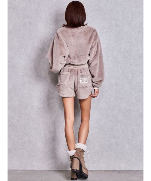 GYDA(ジェイダ)の「Symmetry GYDAフェイクファーショートトップス(Tシャツ/カットソー・レディース・ベージュ/オフホワイト/ブラック/その他1・FREE)」の18枚目の写真