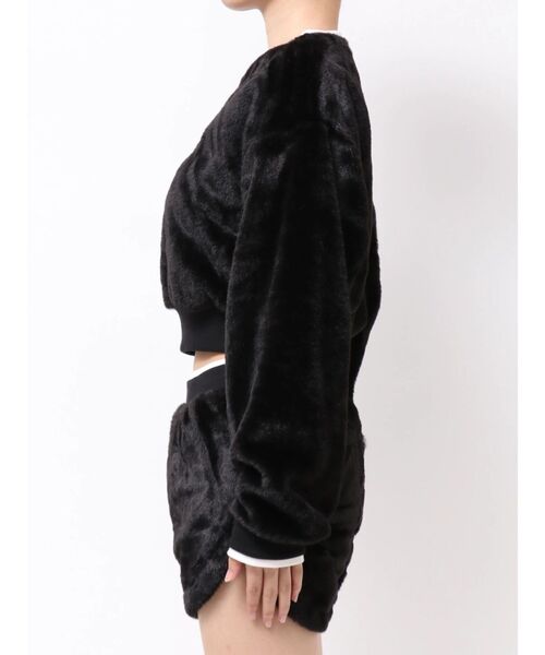 GYDA(ジェイダ)の「Symmetry GYDAフェイクファーショートトップス(Tシャツ/カットソー・レディース・ベージュ/オフホワイト/ブラック/その他1・FREE)」の11枚目の写真