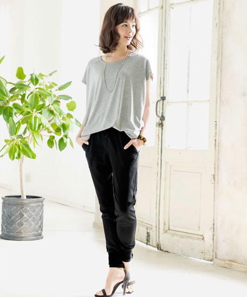 Pierrot（ピエロ）の「ポンチ素材ジョガーパンツ（その他パンツ・レディース・ネイビー/ブラック/カーキ/チャコールグレー・M/L）」の17枚目の写真