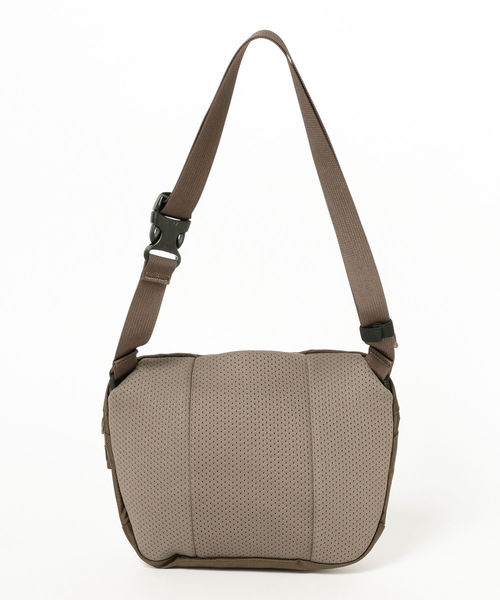 ARC'TERYX（アークテリクス）の「ARC'TERYX / MAKA 2（ボディバッグ/ウエストポーチ・メンズ・ブラック/ブルー系その他/ブラック系その他/グリーン系その他4/インディゴブルー/サックスブルー・ONE SIZE）」の7枚目の写真