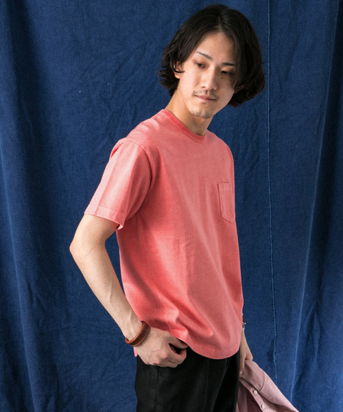 WORK NOT WORK URBAN RESEARCH(ワークノットワークアーバンリサーチ)の「WORK NOT WORK ピグメントラウンドヘムポケットTシャツ(Tシャツ/カットソー・メンズ・オフホワイト/チャコールグレー/ネイビー/ピンク/グリーン/マスタード・MEDIUM/LARGE/SMALL)」の1枚目の写真