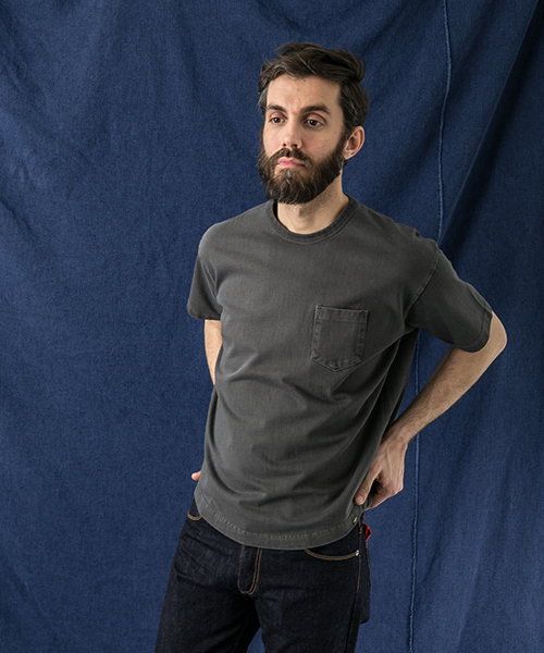 WORK NOT WORK URBAN RESEARCH(ワークノットワークアーバンリサーチ)の「WORK NOT WORK ピグメントラウンドヘムポケットTシャツ(Tシャツ/カットソー・メンズ・オフホワイト/チャコールグレー/ネイビー/ピンク/グリーン/マスタード・MEDIUM/LARGE/SMALL)」の3枚目の写真