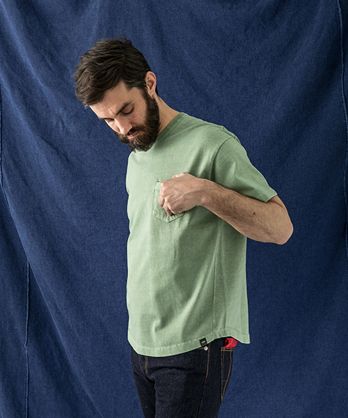 WORK NOT WORK URBAN RESEARCH(ワークノットワークアーバンリサーチ)の「WORK NOT WORK ピグメントラウンドヘムポケットTシャツ(Tシャツ/カットソー・メンズ・オフホワイト/チャコールグレー/ネイビー/ピンク/グリーン/マスタード・MEDIUM/LARGE/SMALL)」の4枚目の写真