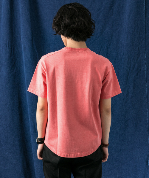 WORK NOT WORK URBAN RESEARCH(ワークノットワークアーバンリサーチ)の「WORK NOT WORK ピグメントラウンドヘムポケットTシャツ(Tシャツ/カットソー・メンズ・オフホワイト/チャコールグレー/ネイビー/ピンク/グリーン/マスタード・MEDIUM/LARGE/SMALL)」の17枚目の写真